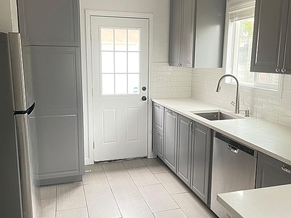 4th image of 1160 Glen Ave