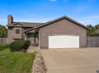 702 Leonard St, Harrisburg, SD 57032