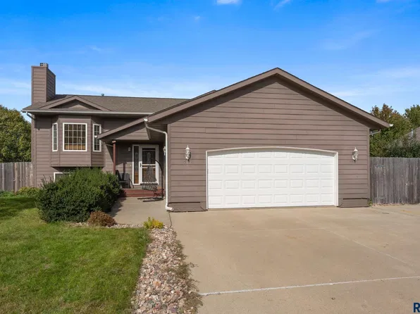 702 Leonard St, Harrisburg, SD 57032