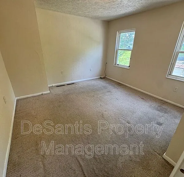 215 Spencer Ave #UPPER — Photo 14
