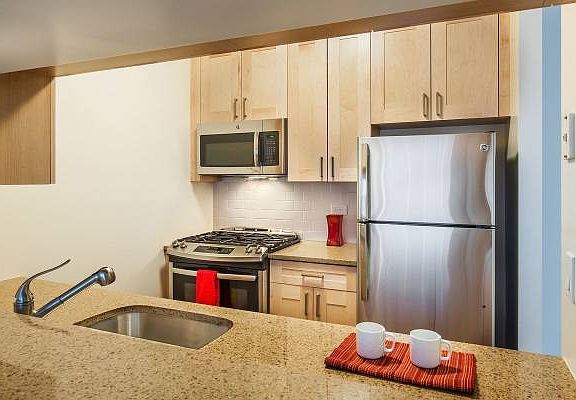 4th image of 21 West St APT 12E