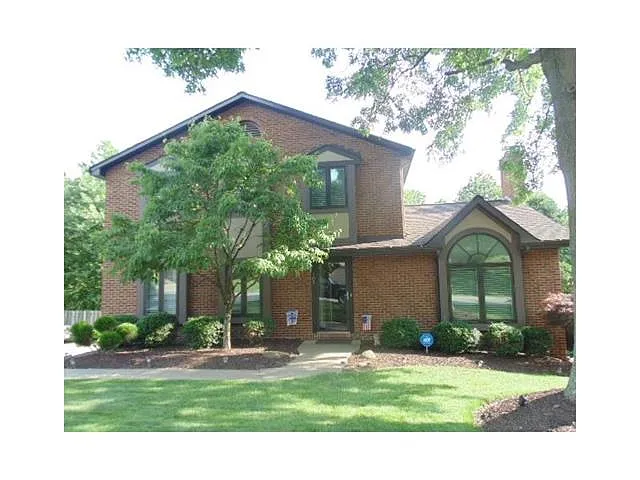 109 Huron Dr photo 1