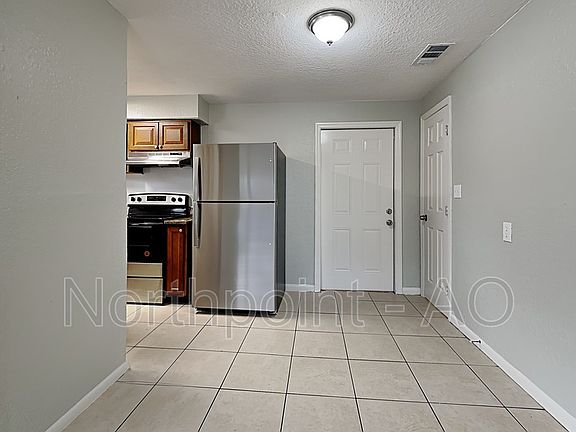 3rd image of 3610 E Clifton St