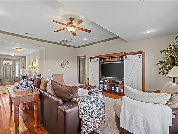 5th image of 119 Deyoung Meadows Dr