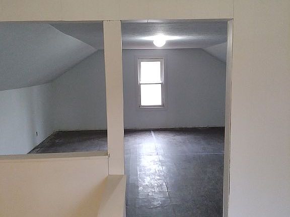 4th image of 48 Scotts Dr
