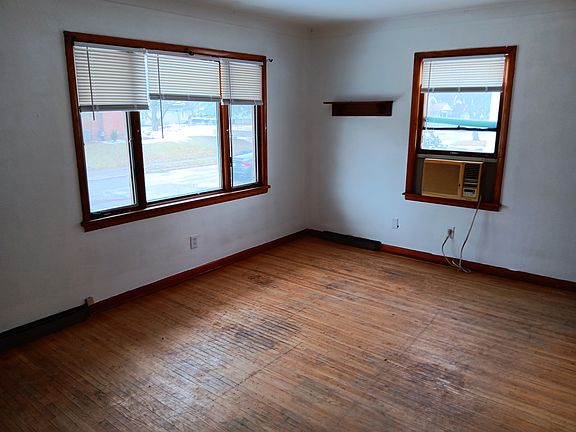 5th image of 640 N Summit St