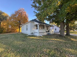 905 S Spring St, Palmyra, MO 63461