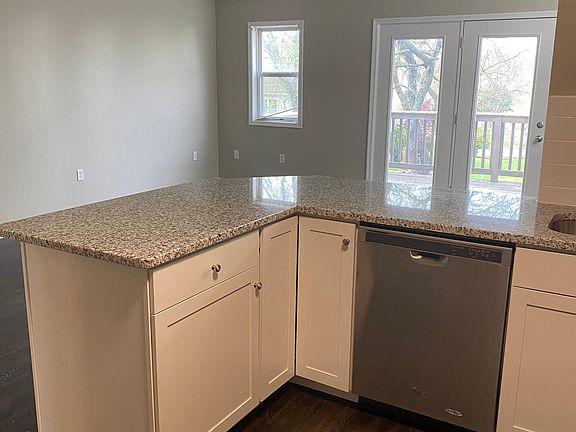 Kitchen - Open floor plan & stainless steel appliances