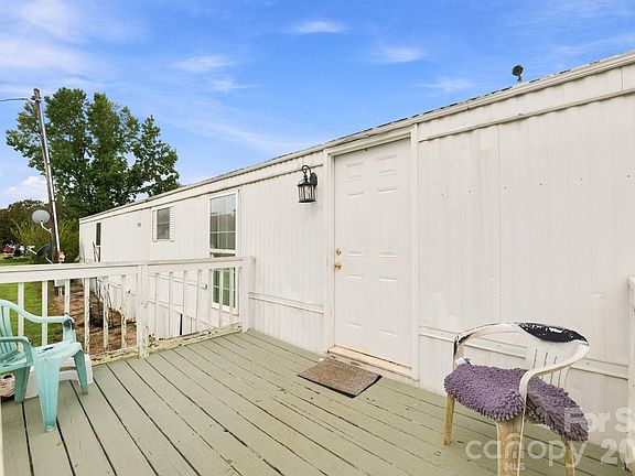 2nd image of 1433 Oakbrook Ln