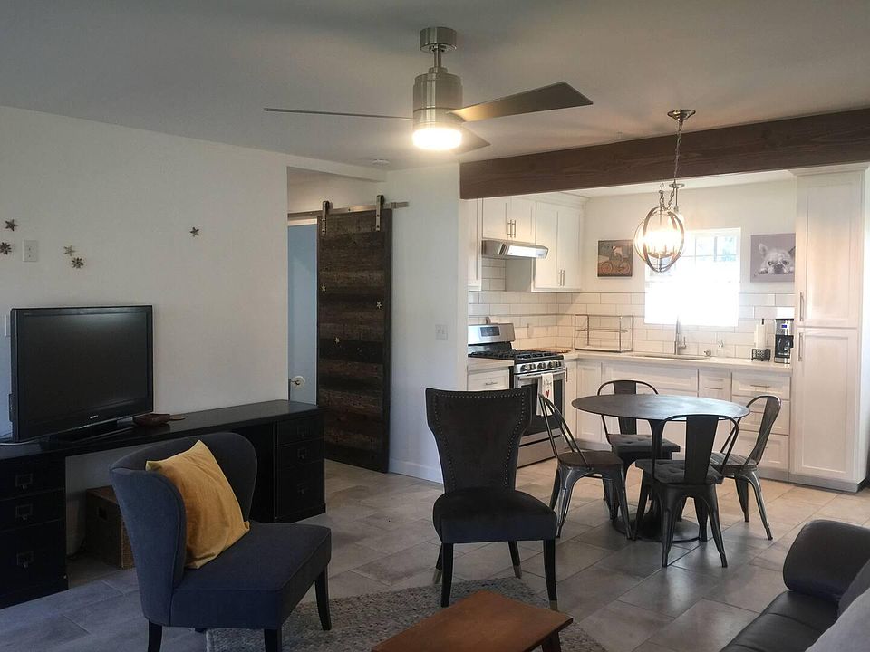 Open floorplan of living, dinning and kitchen.