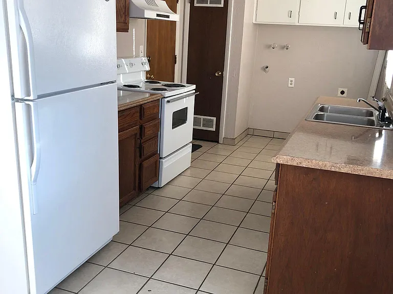 449 S Eaton St — Photo 5