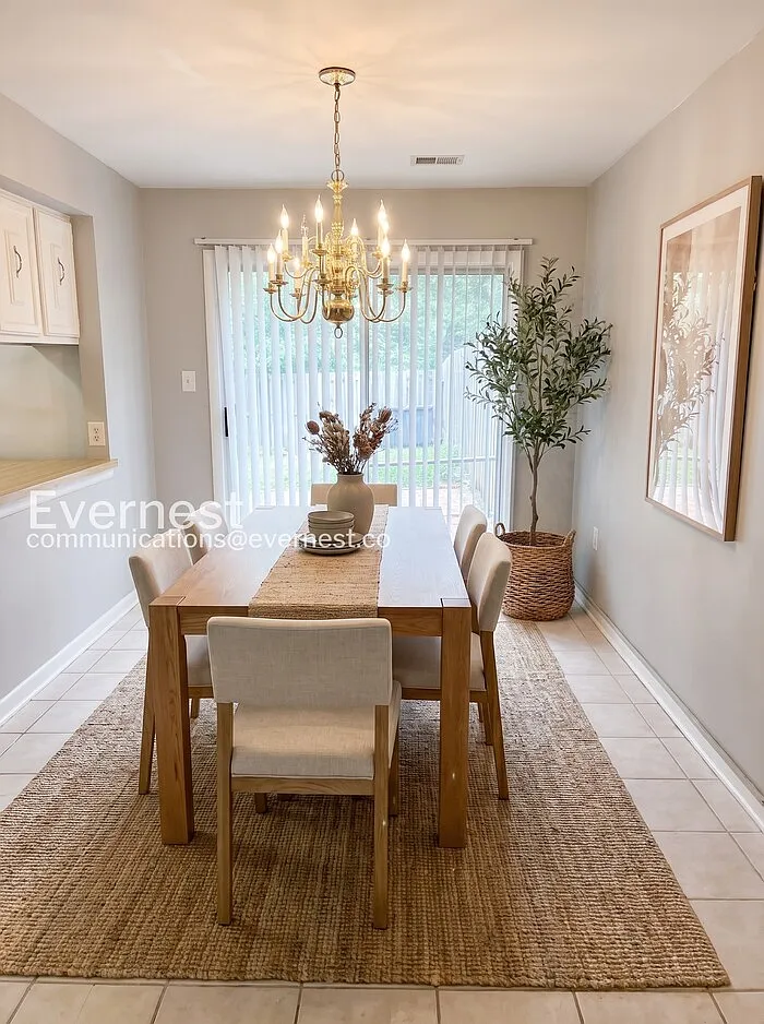 3 bed, 1.5 bath, 1260 sqft, $2,400 — Photo 4