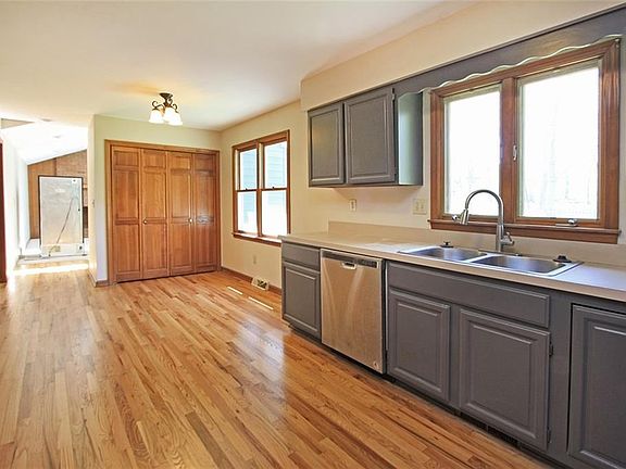 5th image of 7721 Farley Ln