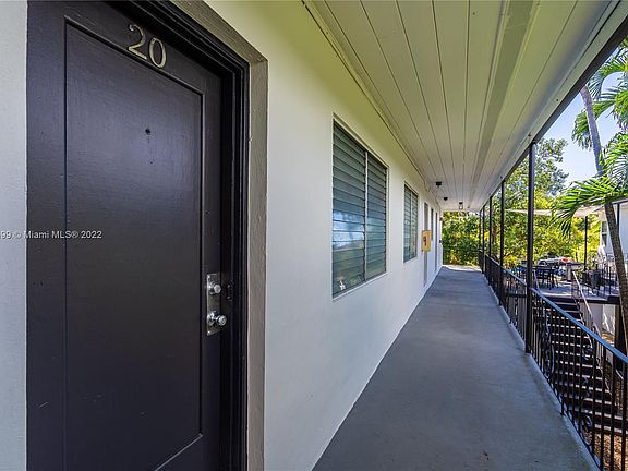 4th image of 500 NE 78th St APT 20
