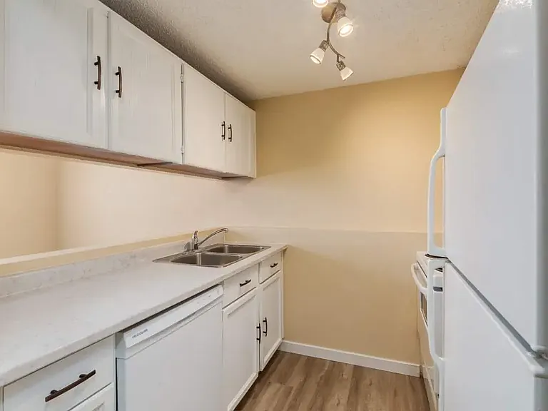 550 Rundlehorn Cir NE — Photo 64