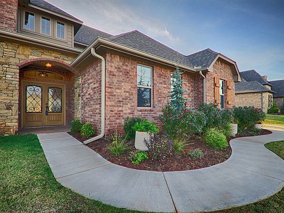 2nd image of 15601 Colonia Bella Dr