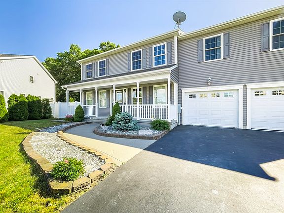 2nd image of 210 Naismith St