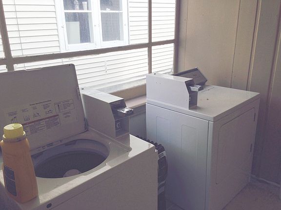 5th image of 125 W Grand River Ave APT 1