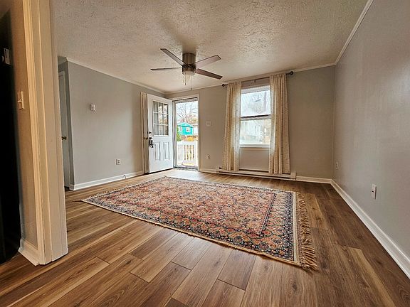 3rd image of 906 Paoli St #B
