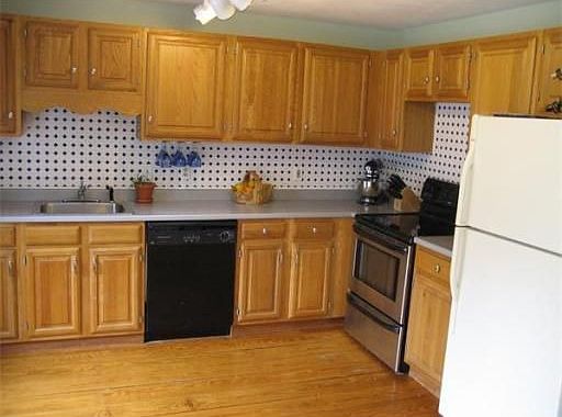 3rd image of 15 Country Hill Ln