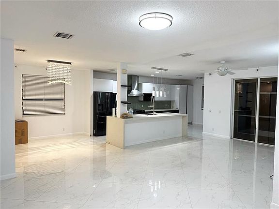 5th image of 499 Conservation Dr