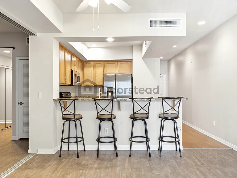 450 J St #5101 — Photo 18
