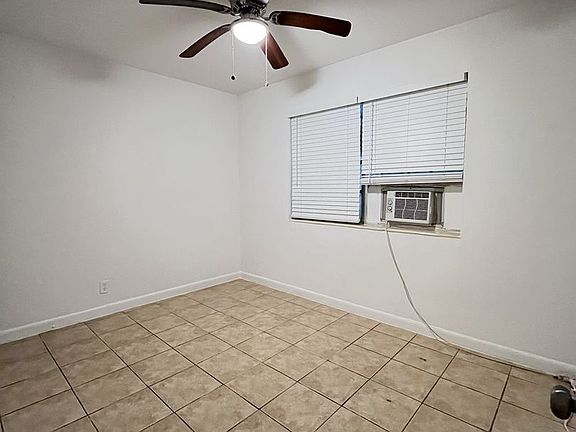 4th image of 107 SW 18th Ave APT 6