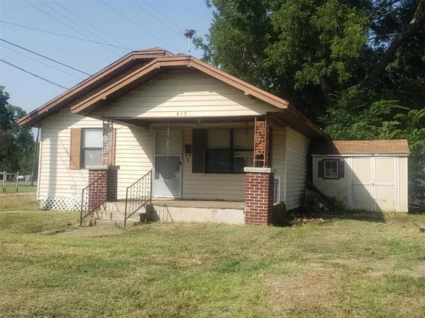 617 E 7th St, Holdenville, OK 74848