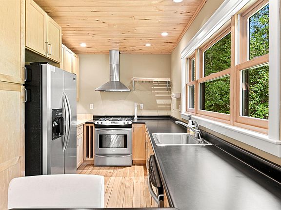 2nd image of 89200 Meadow Tr