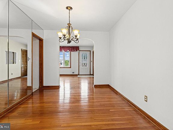 4th image of 8806 Ashford Rd