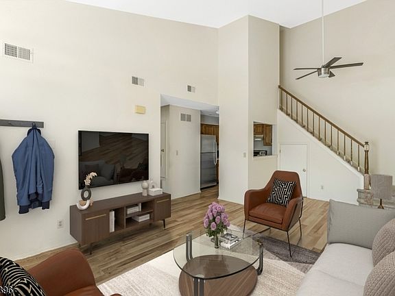 4th image of 44 Spruce Ct