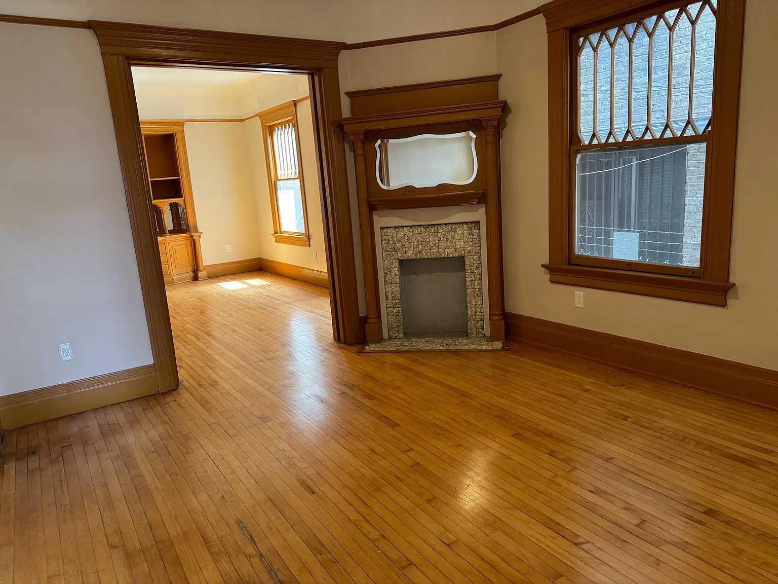 690 S Burlington Ave — Photo 2