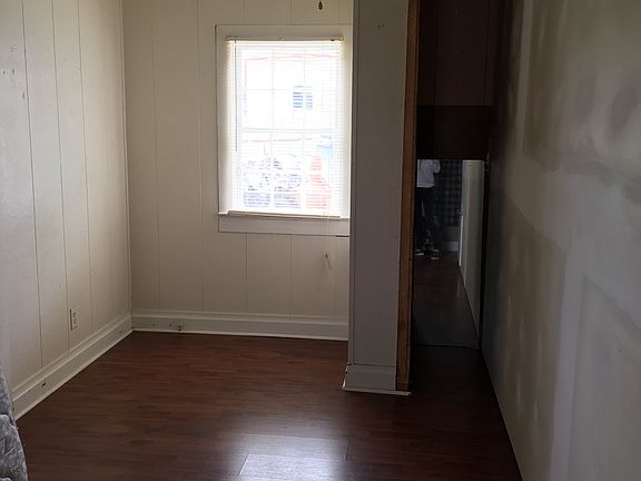 4th image of 240 E Dresner St