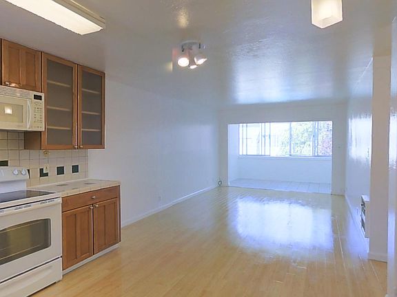 3rd image of 325 Kitty Hawk Rd Unit 207