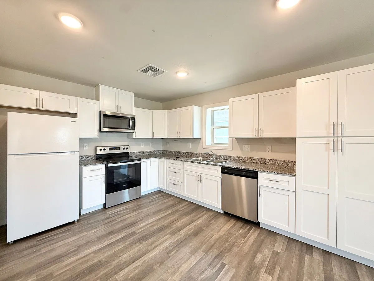 3 bed, 2.0 bath, 1479 sqft, $1,599 — Photo 4