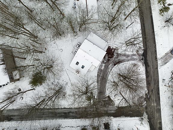 2nd image of 1319 Winding Way