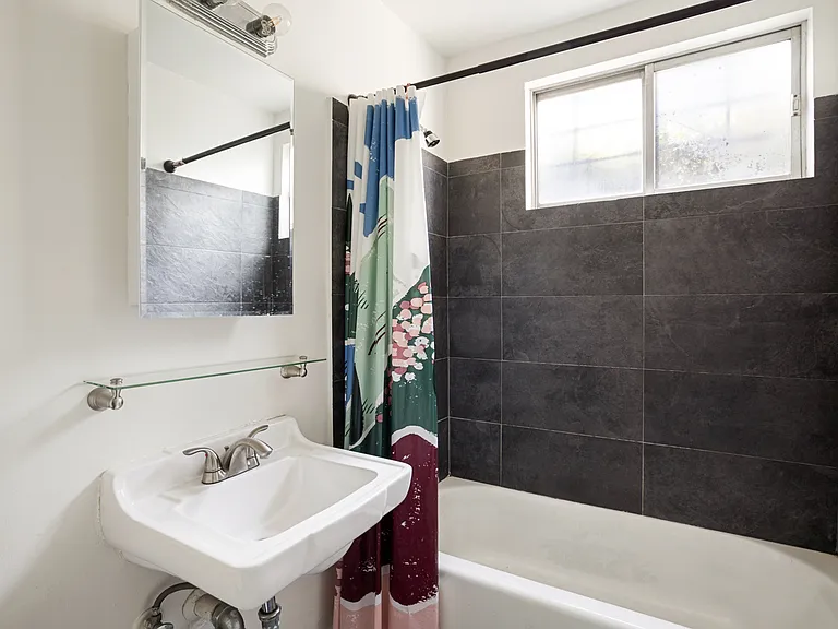 1619 Lucile Ave #2 — Photo 9