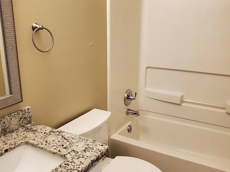 1208 Carolina St — Photo 10
