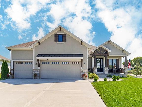 3rd image of 4701 NE Freehold Dr