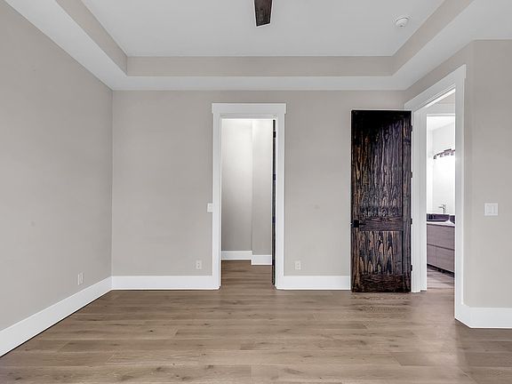 4th image of 891 Waterton Ave.