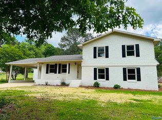 5621 Spring Creek Dr, Guntersville, AL 35976