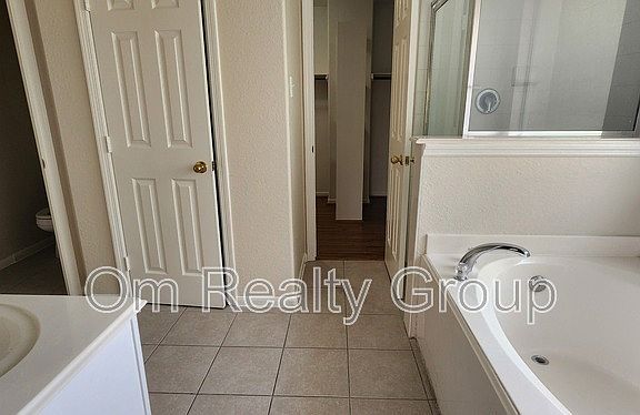 4th image of 9710 Fieldbloom Ln