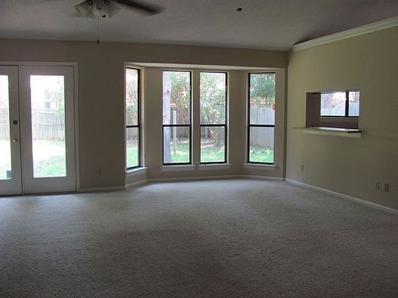 3rd image of 308 Sandlewood Ln
