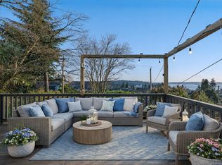 1073 Clyde Ave, West Vancouver, BC V7T1E3