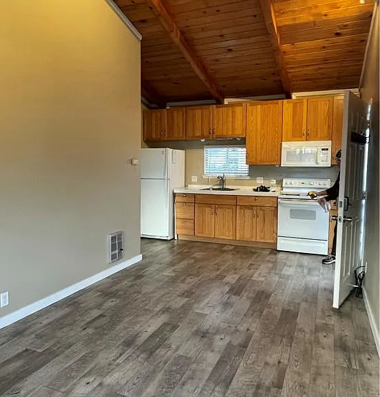 490 Whidbey St #A — Photo 17