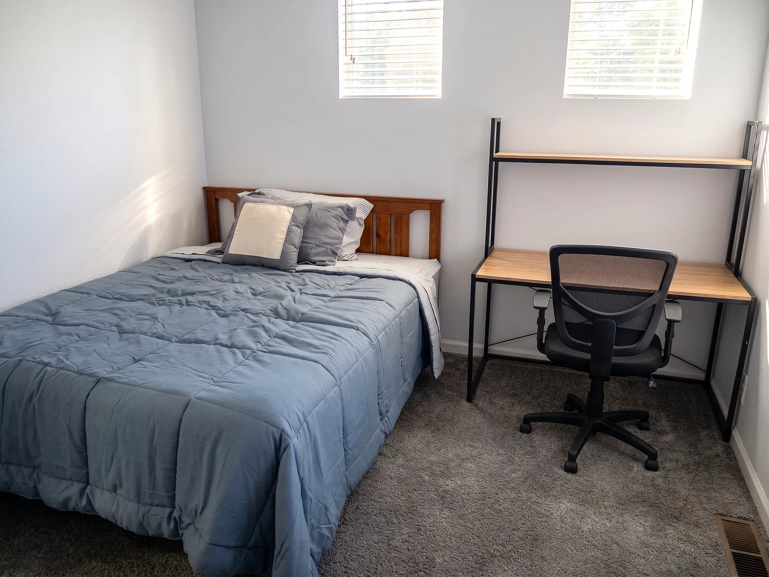 4 bed, 2.5 bath, 2495 sqft, $1,200 — Photo 1