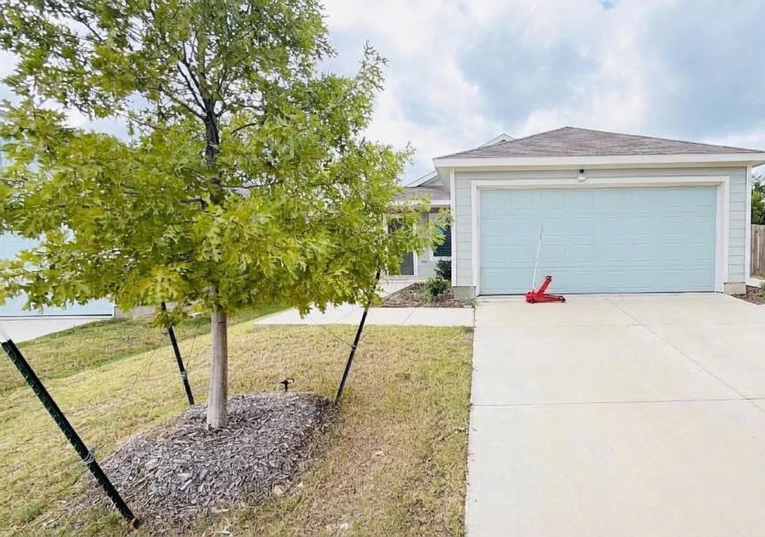 3 bed, 1407 sqft, $2,400 — Photo 1