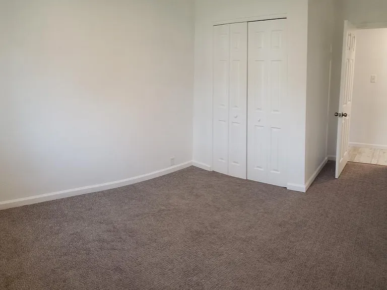 204 E Emma St — Photo 32