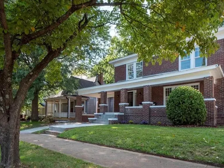 1218 N Main St — Photo 3
