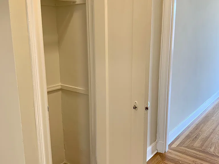 1835 Clay St #101 — Photo 8
